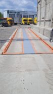 Cap for track concrete weighbridge
