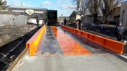 Solid metal weighbridge